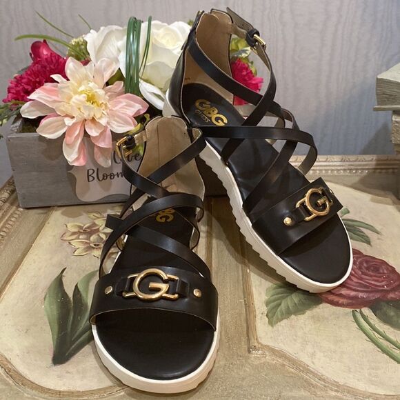 Guess GBG GG Karin Strappy Gold Hardware Zip Back Vegan Sandals Black Sz 6 - Picture 11 of 15